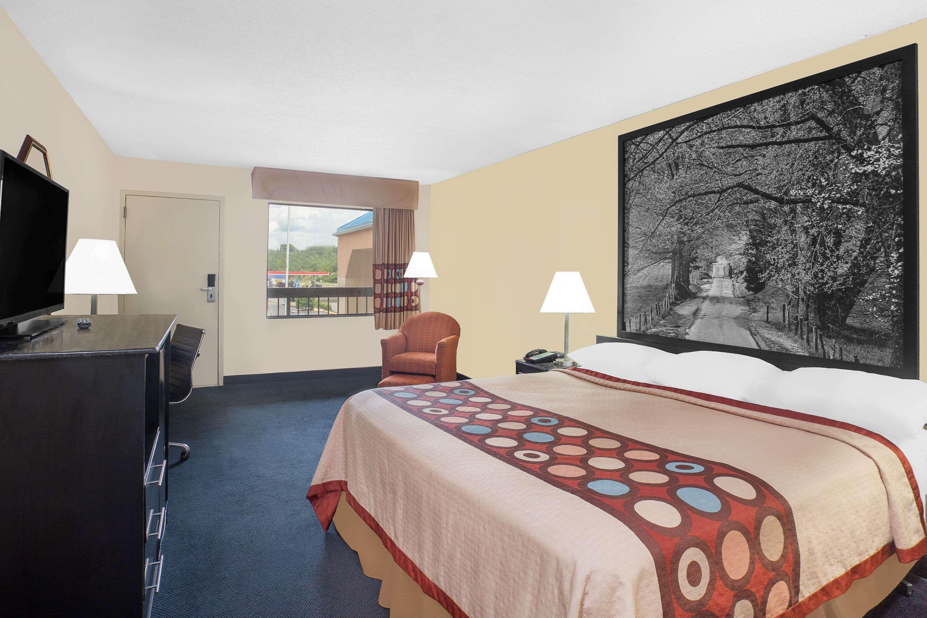 Super 8 By Wyndham Greeneville Area Hotel 2*