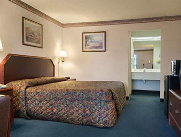 Super 8 By Wyndham Greeneville Area Hotel 2*